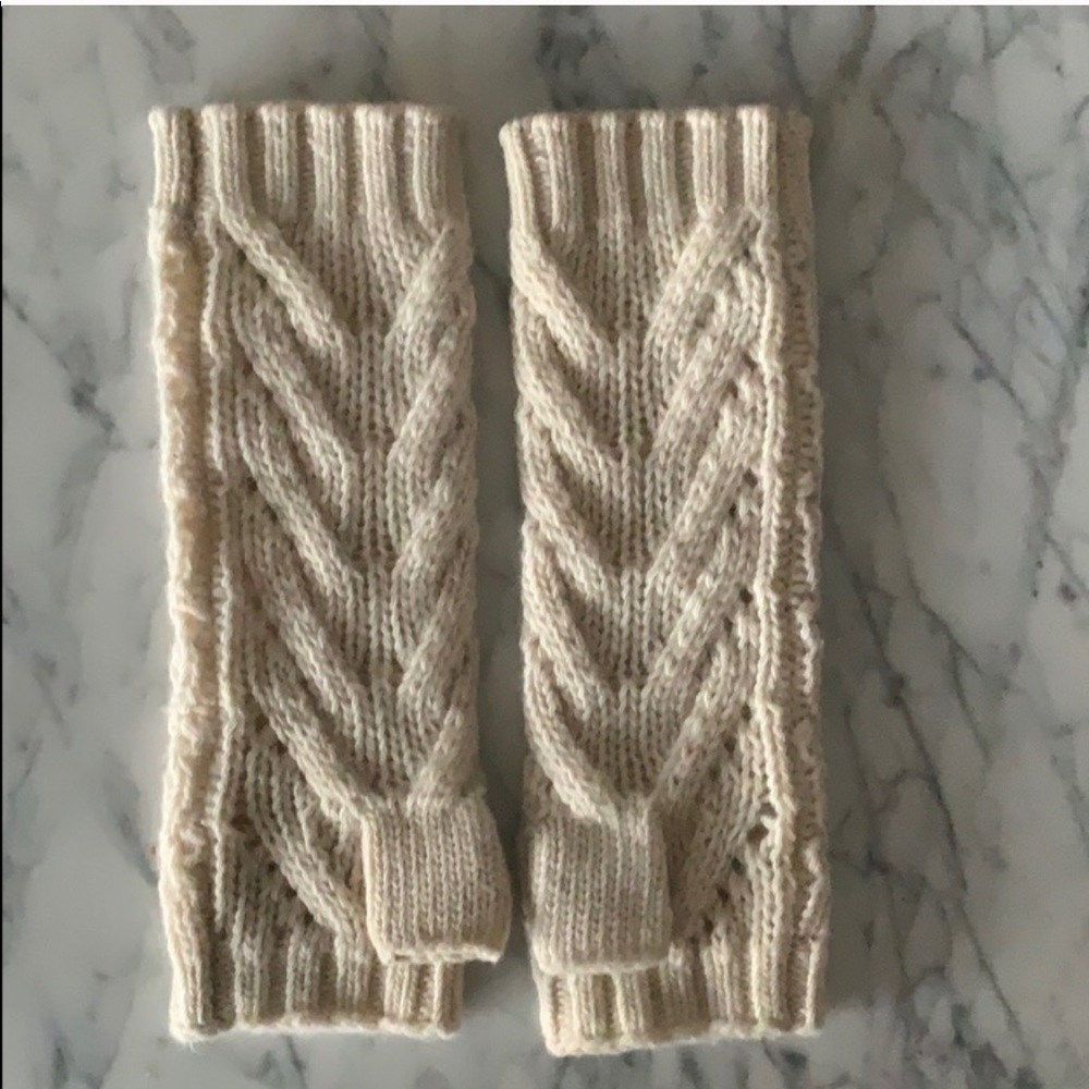 Fingerless cashmere gloves